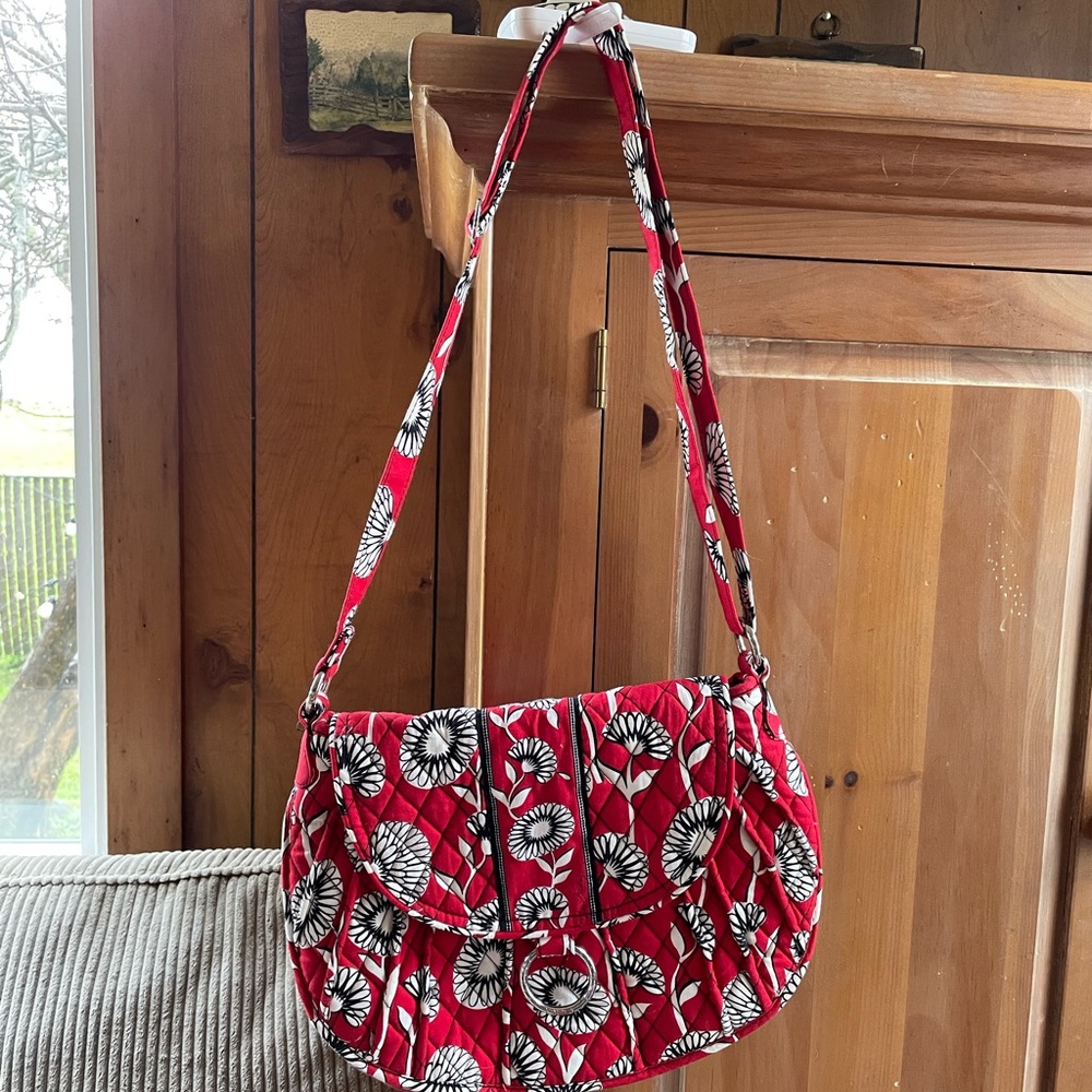 Quilted red daisy handbag